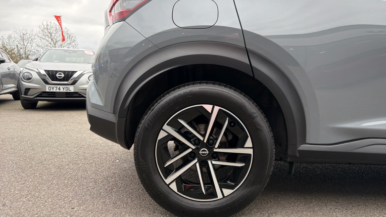 Nissan Juke 1.0 DiG-T N-Connecta 5dr Petrol Hatchback